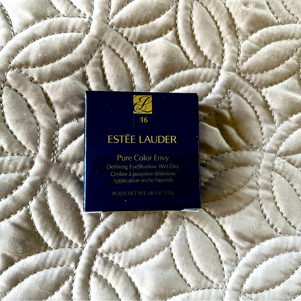 Estée Lauder Pure Color Envy eye shadow and makeup bag. Untouched. NWT❣️ - Picture 3 of 8
